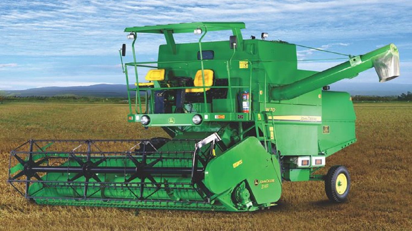 John-Deere-Combine-Harvester-W70-1366x766